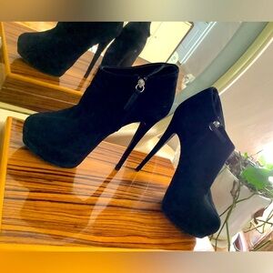 Authentic Giuseppe Zanotti  heeled suede boots  size 39